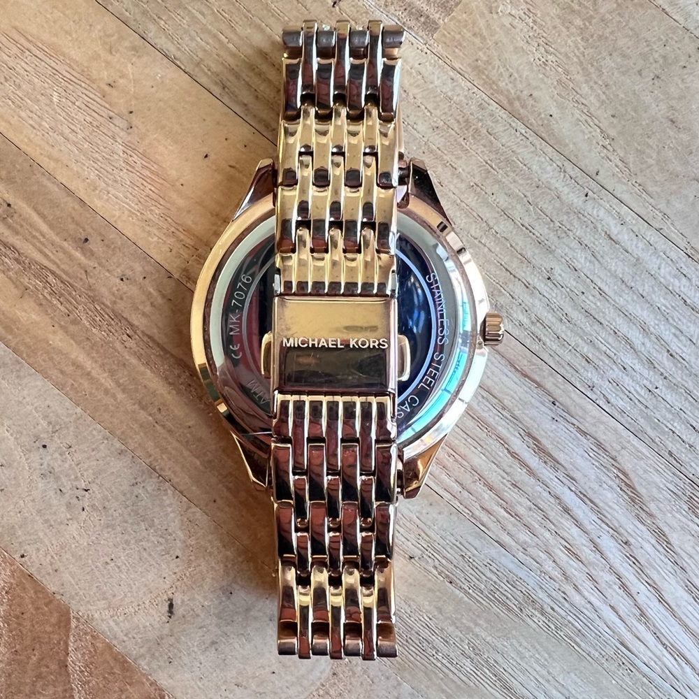 Michael Kors Mindy ladies gold tone mother of pearl dress watch NEW BATTERY - Picture 3 of 7